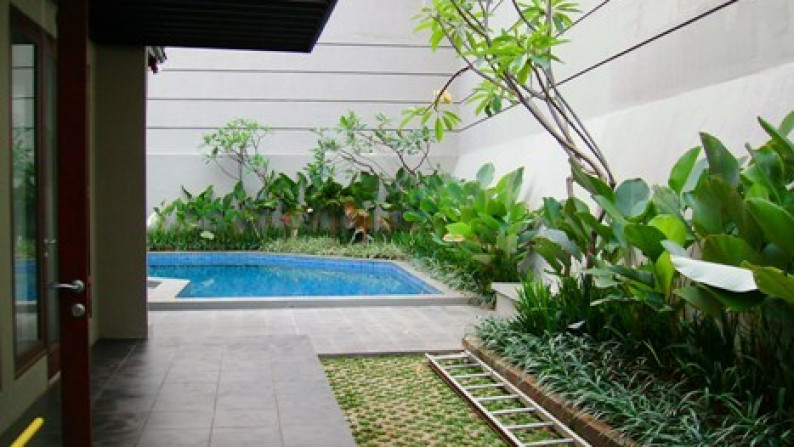 Very & Secure Quiet Area....Nice Garden & Pool.....Excellent...