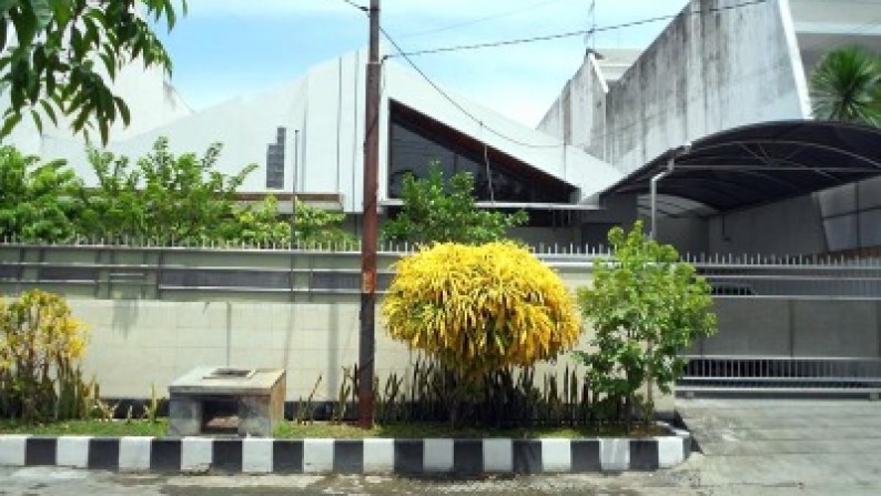 Rumah di Dharmahusada Indah Barat, Lingkungan Asri, Aman dan Nyaman, Row Jalan Lebar  - LS-