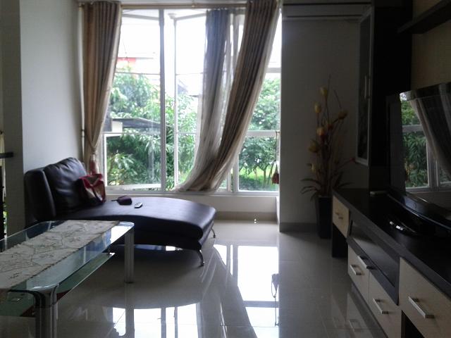 Sewa Rumah Grandwisata, Split Level yang mewah, fully furnished, bagus dan berkelas