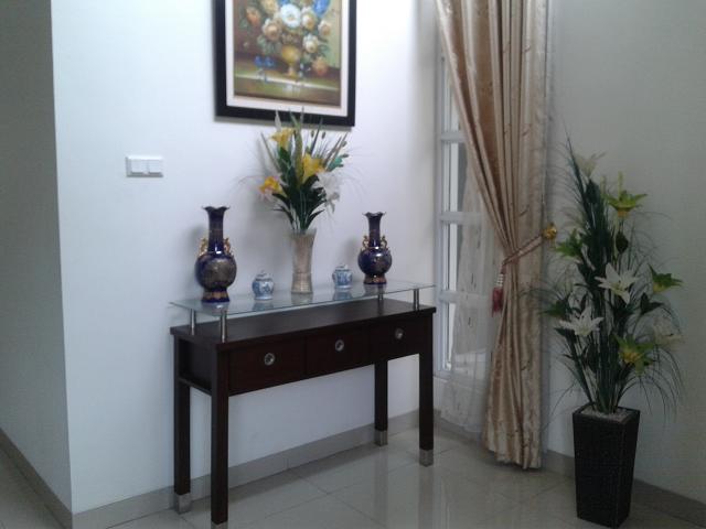 Sewa Rumah Grandwisata, Split Level yang mewah, fully furnished, bagus dan berkelas