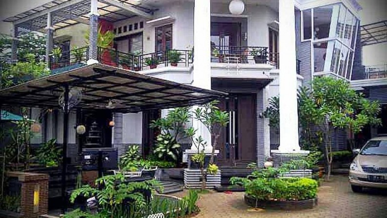 Rumah Ada s.pool di Bintaro Jakarta Selatan