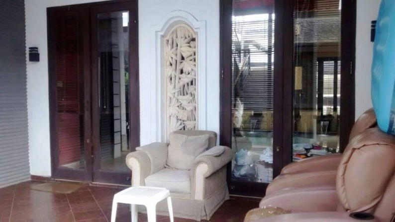 Rumah Ada s.pool di Bintaro Jakarta Selatan