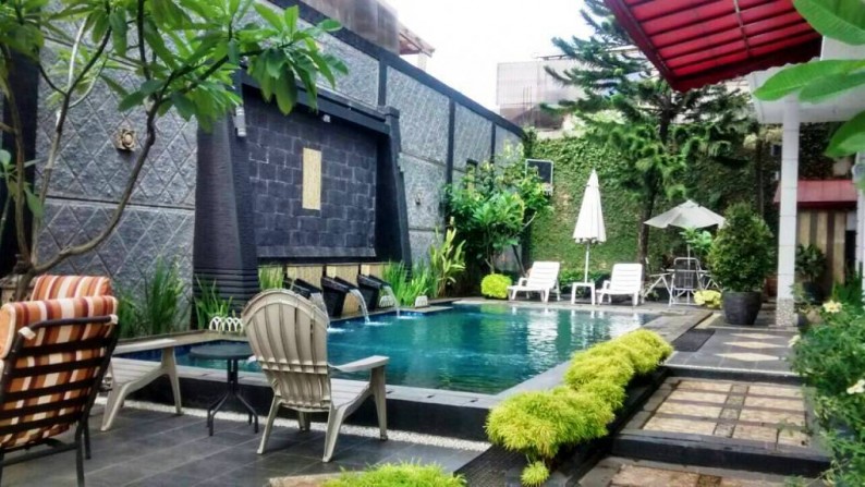 Rumah Ada s.pool di Bintaro Jakarta Selatan