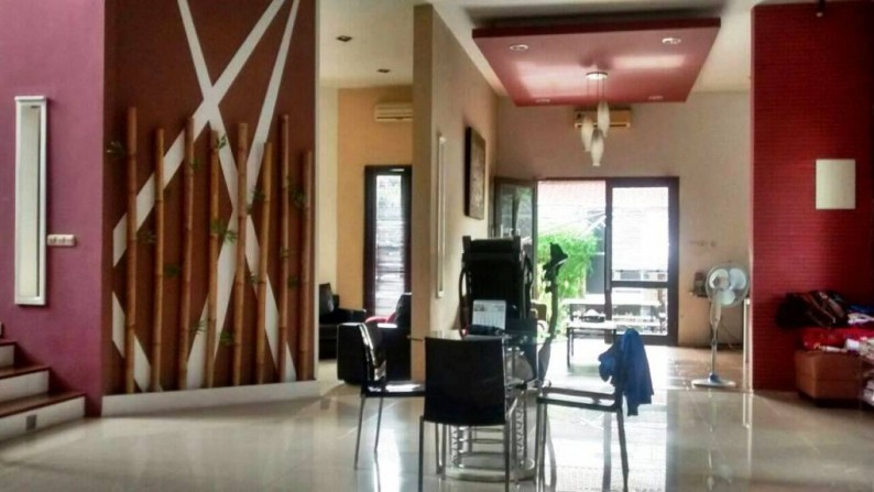 Rumah Ada s.pool di Bintaro Jakarta Selatan