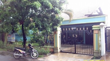 Rumah di Raya Tenggilis Utara, Row Jalan lebar, Lokasi Cocok Untuk Kantor atau Kos, Dekat Raya Jemursari