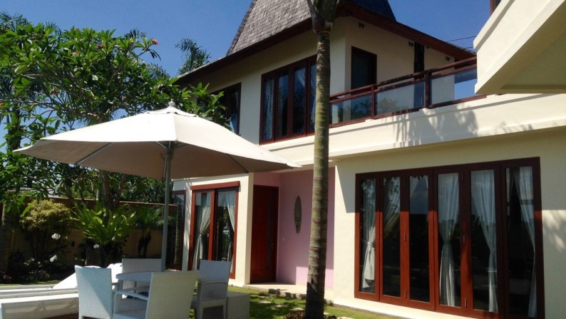 Exclusive Villa 4 Bedrooms in Canggu Fully Furnish Rice Field View