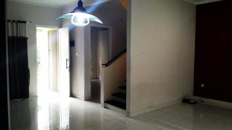 Di Sewakan Rumah Di Cluster Emerald View, Bintaro Sektor 9