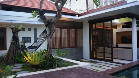 Exclusive Villa For Rent 3 Bedrooms in Sanur Fully Furnish Rice Field View