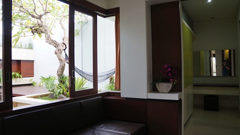 Exclusive Villa For Rent 3 Bedrooms in Sanur Fully Furnish Rice Field View