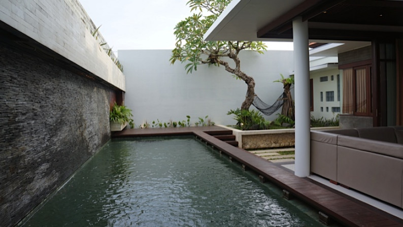 Exclusive Villa For Rent 3 Bedrooms in Sanur Fully Furnish Rice Field View