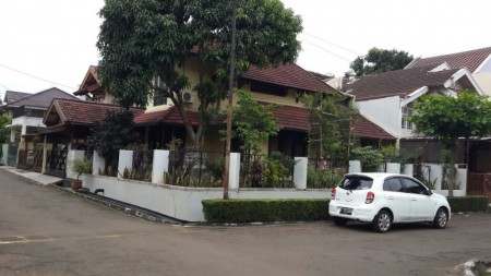 Di jual Rumah Hoek,Terawat,Strategis dan Siap Huni