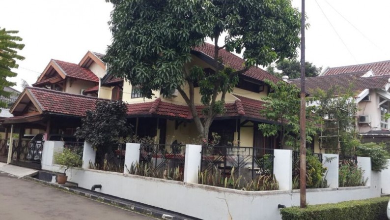 Di jual Rumah Hoek,Terawat,Strategis dan Siap Huni