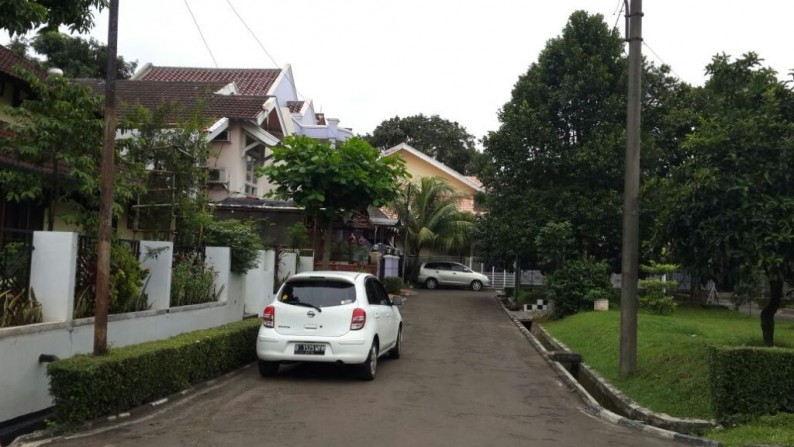 Di jual Rumah Hoek,Terawat,Strategis dan Siap Huni