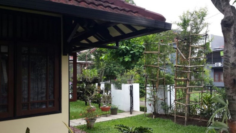 Di jual Rumah Hoek,Terawat,Strategis dan Siap Huni