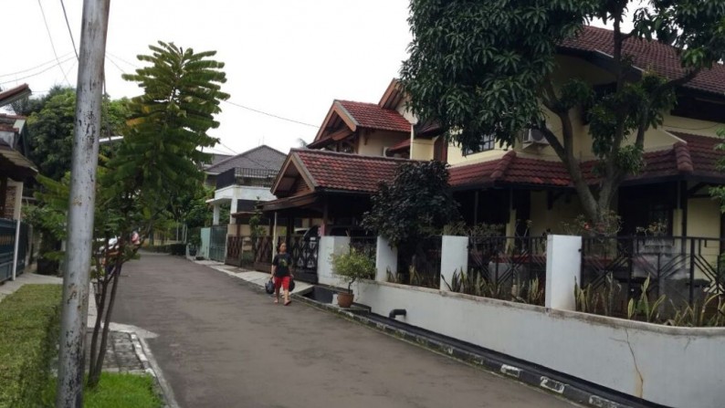 Di jual Rumah Hoek,Terawat,Strategis dan Siap Huni