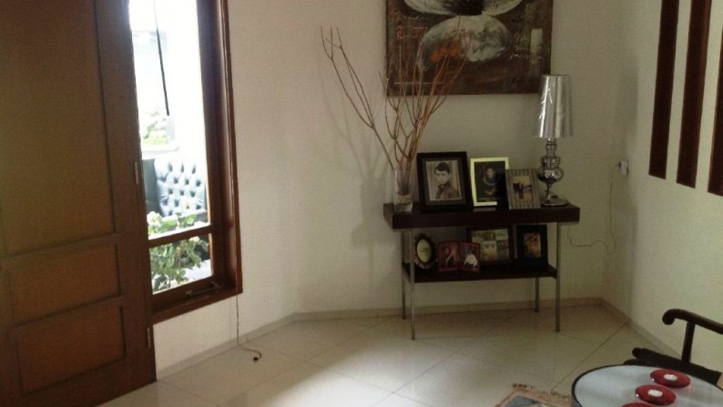 Rumah Bagus,Murah,Full Furnish ,halaman luas di BSD