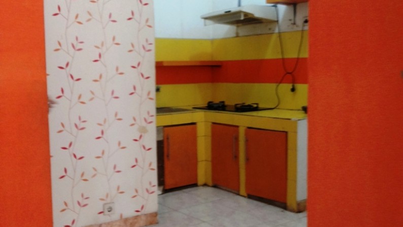 Rumah siap huni, AC, kamar tidur utama ada km mandi dalam, kitchen set, dekat dg tmpt ibadah, sekolah, mal,