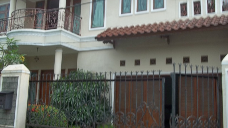 RUMAH HOEK,SIAP HUNI