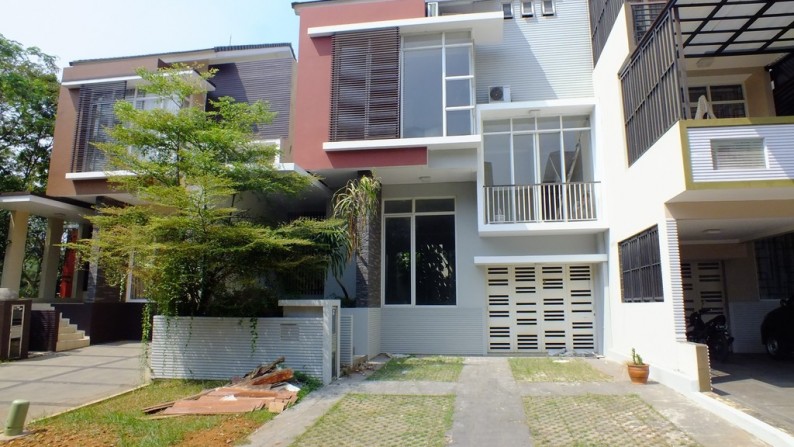 RUMAH BAGUS,DALAM CLUSTER,MINIMALIS DI SEKTOR 7 BINTARO JAYA