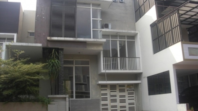 RUMAH BAGUS,DALAM CLUSTER,MINIMALIS DI SEKTOR 7 BINTARO JAYA