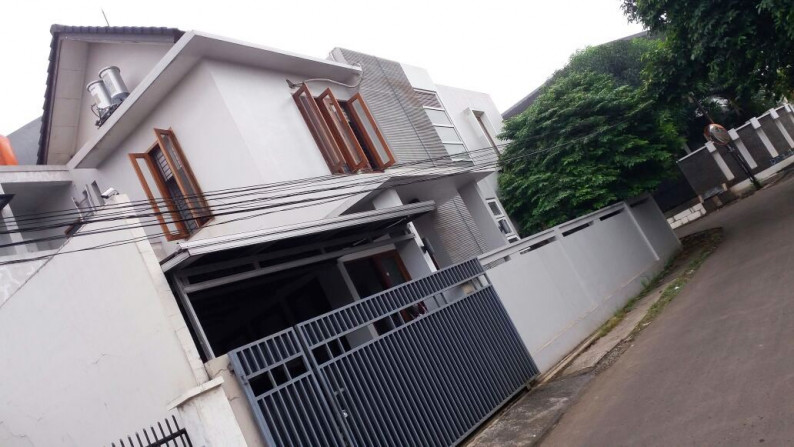 Dijual Rumah Bagus Di Jl Gebang Sari, Cipayung