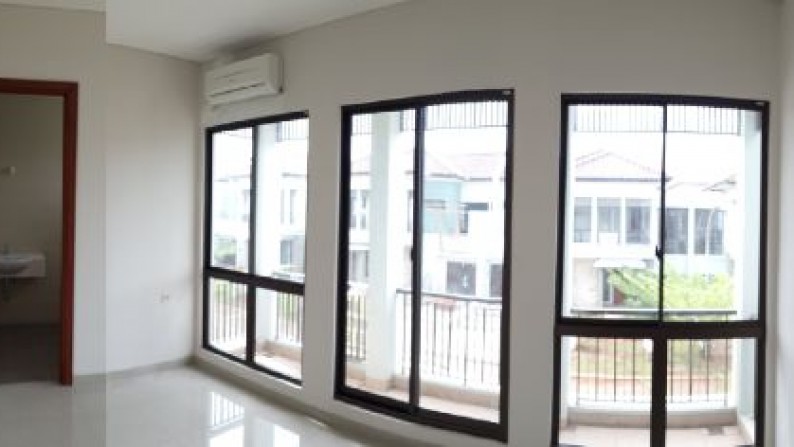 DISEWAKAN RUMAH JINGGA 5/10 ALAM SUTERA