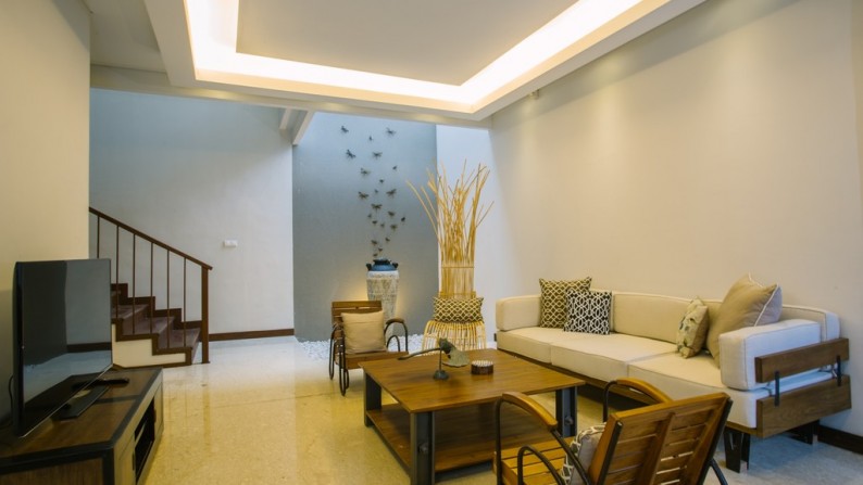 For Rent Luxury Villas 3 Bedrooms Fully Furnish in Kerobokan Area Great Location