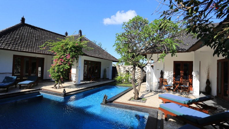 For Rent Familly Villa 7 Bedrooms Fully Furnish in Kerobokan Area