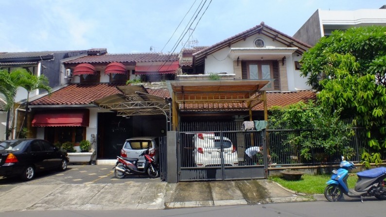 Rumah pinggir jalan,bagus,strategis DKI JAKARTA SELATAN