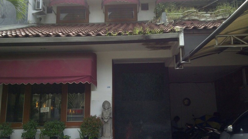 Rumah pinggir jalan,bagus,strategis DKI JAKARTA SELATAN