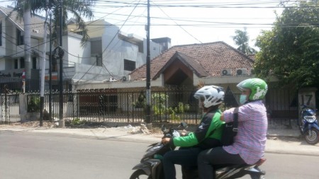 Rumah Strategis Pinggir Jalan di Kebayoran Baru