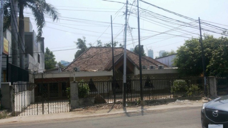 Rumah Strategis Pinggir Jalan di Kebayoran Baru