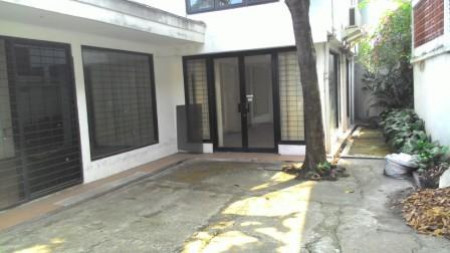 Rumah disewakan di Menteng, Jakarta Pusat.