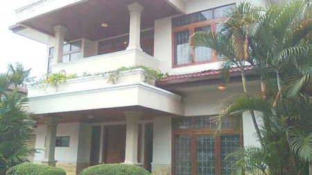 Rumah di Kemang Utara, 2 Lantai Swimming Pool