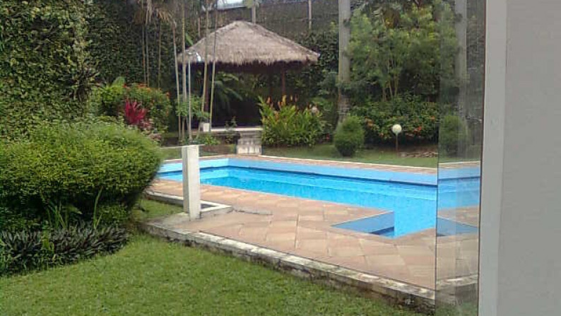 Rumah di Kemang Utara, 2 Lantai Swimming Pool