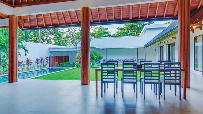 Freehold Elegant Villa with Large Courtyard in Jimbaran