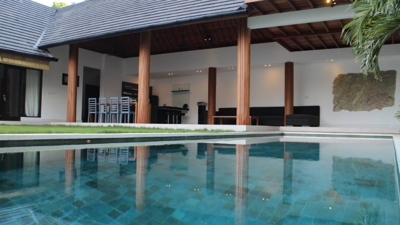 Freehold Elegant Villa with Large Courtyard in Jimbaran