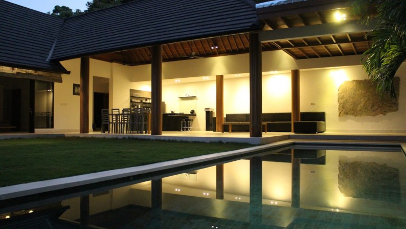 Freehold Elegant Villa with Large Courtyard in Jimbaran