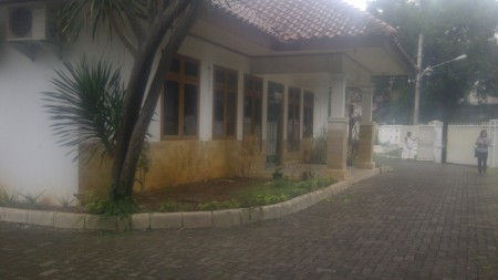 RUMAH DISEWAKAN-MENTENG