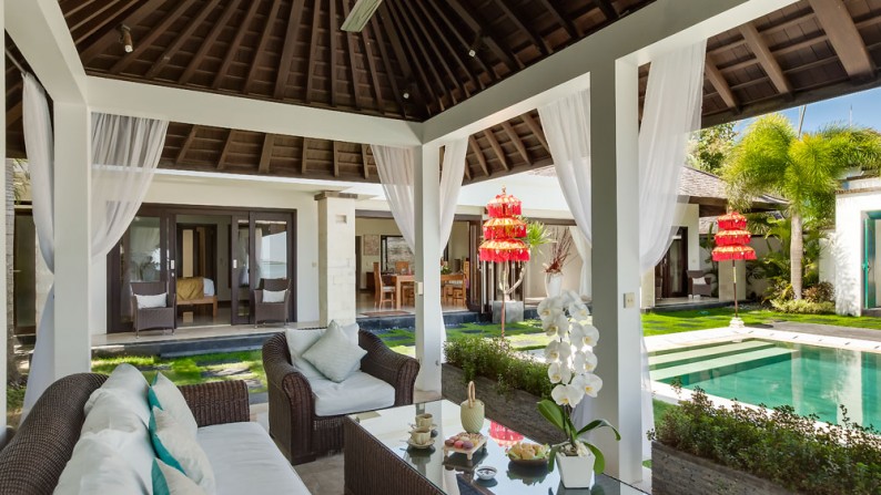 Freehold Absolute White Beachfront Villa 3 Bedrooms Nusa Dua