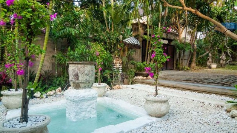 Freehold Charming Balinesse Villa 1000m2 with 3 Bedrooms at Berawa Canggu (HG)