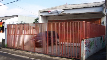 Tempat usaha/gudang berikut ruangan kantor