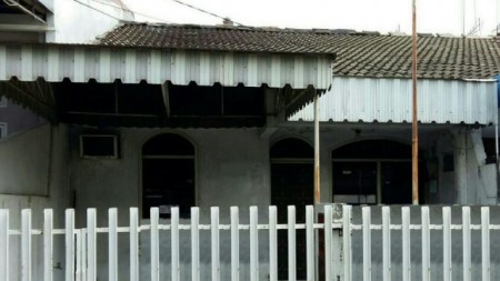 Dijual Cepat Rumah Tua Lokasi Strategis Janur Kuning