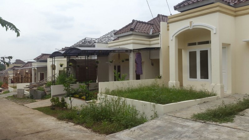 2 Unit Rumah Cluster 100% Baru di Tanah Baru