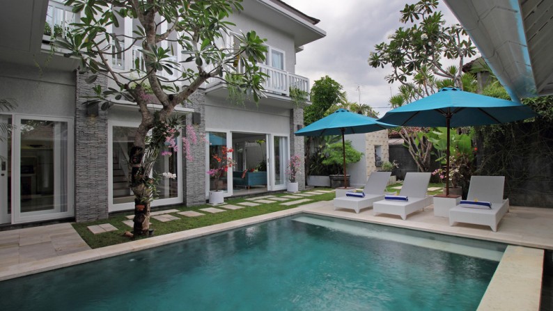 Freehold Beautiful White Villa 3 Beds in Batu Belig, Close to Beach and Restaurants