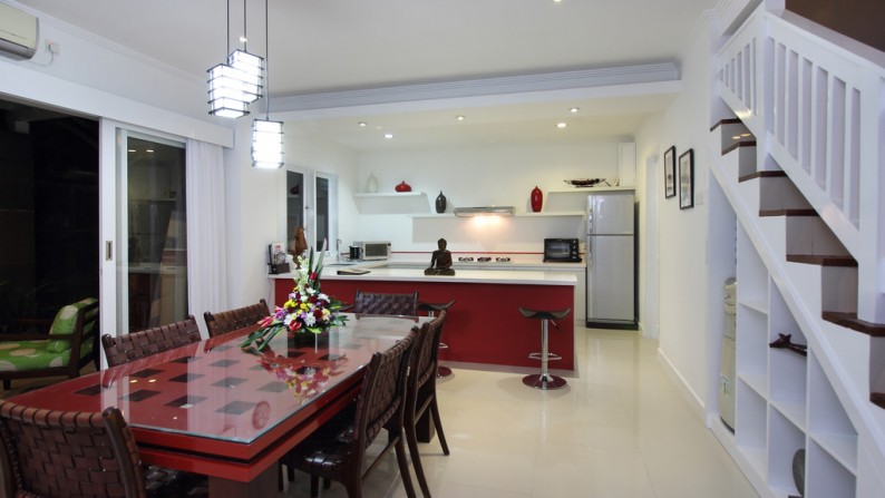 Freehold Beautiful White Villa 3 Beds in Batu Belig, Close to Beach and Restaurants