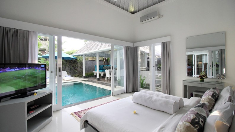 Freehold Beautiful White Villa 3 Beds in Batu Belig, Close to Beach and Restaurants