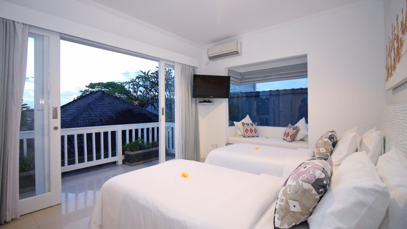 Freehold Beautiful White Villa 3 Beds in Batu Belig, Close to Beach and Restaurants