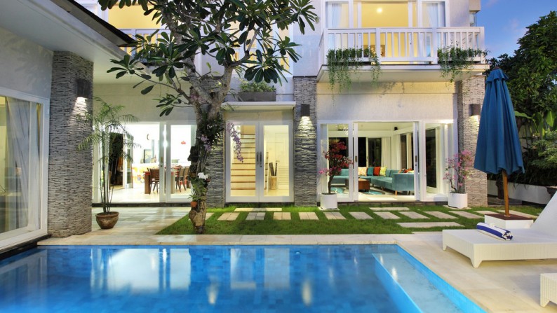 Freehold Beautiful White Villa 3 Beds in Batu Belig, Close to Beach and Restaurants