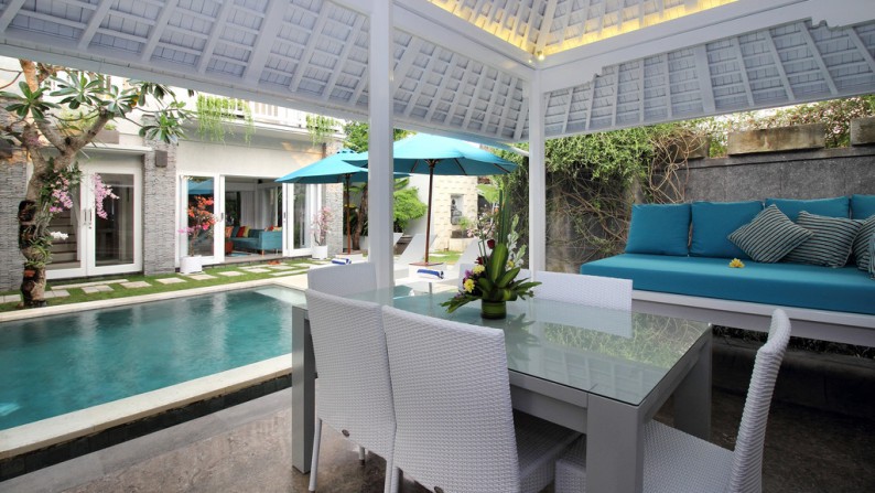 Freehold Beautiful White Villa 3 Beds in Batu Belig, Close to Beach and Restaurants